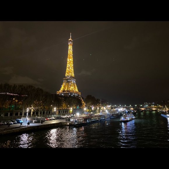 Meet your Posher, Nicole - Picture 1 of 1